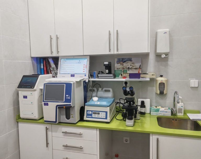 Laboratorio en Veterinaria Boreal en Alcalá de Henares: analíticas, IA, muestras